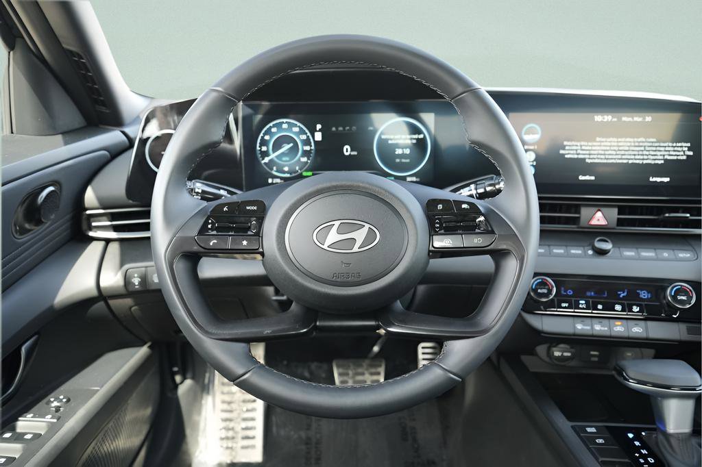 Used 2025 Hyundai Elantra SEL FWD image 16