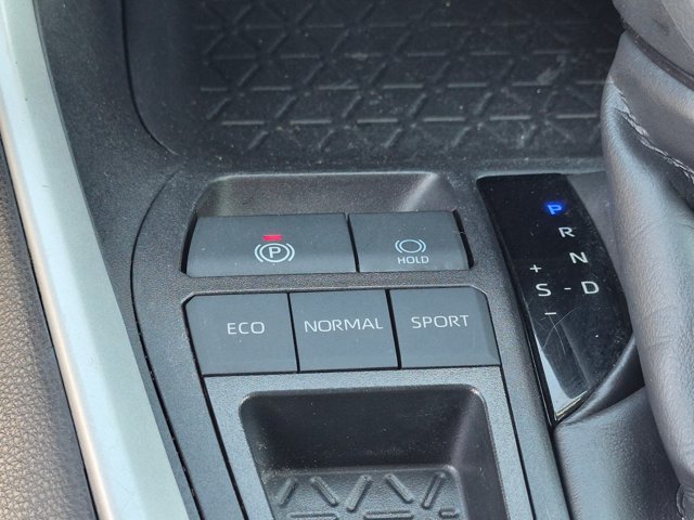 Used 2025 Toyota RAV4 XLE FWD image 20
