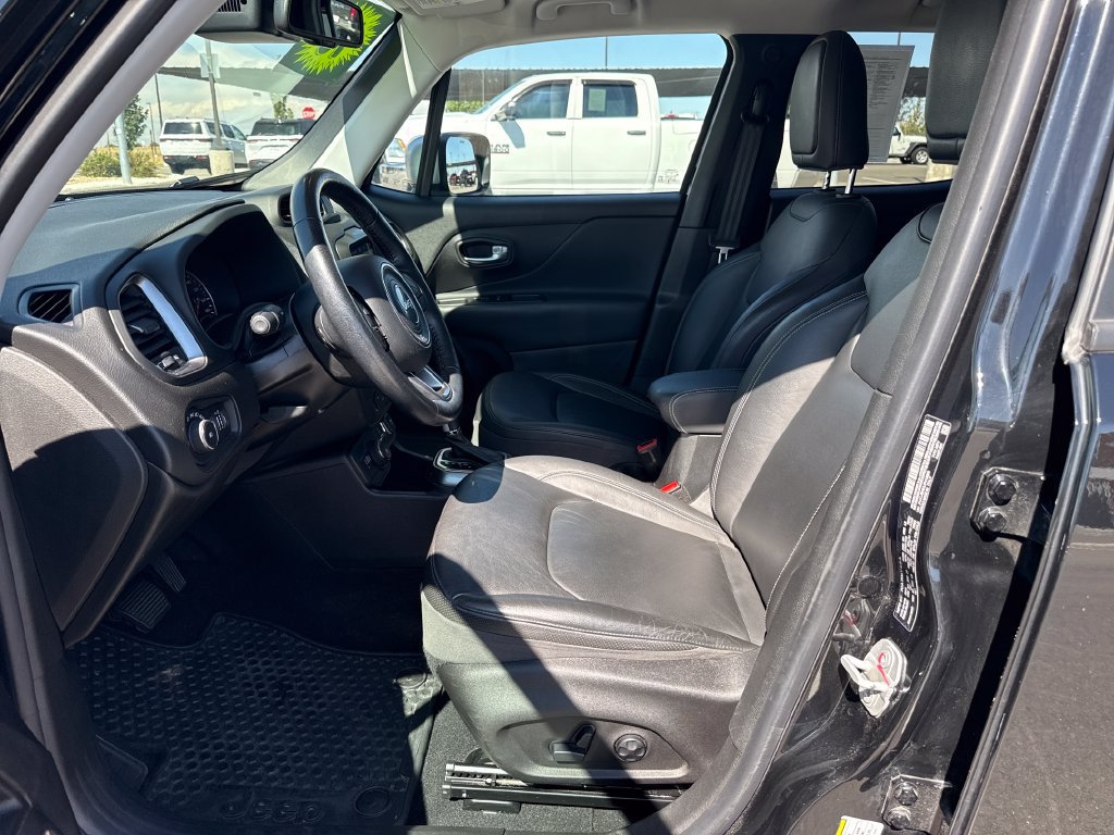 Used 2018 Jeep Renegade Limited w/ UConnect 8.4 Nav Group AWD/4WD image 24