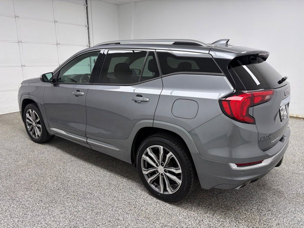 Used 2020 GMC Terrain Denali w/ Denali Premium Package AWD/4WD image 4