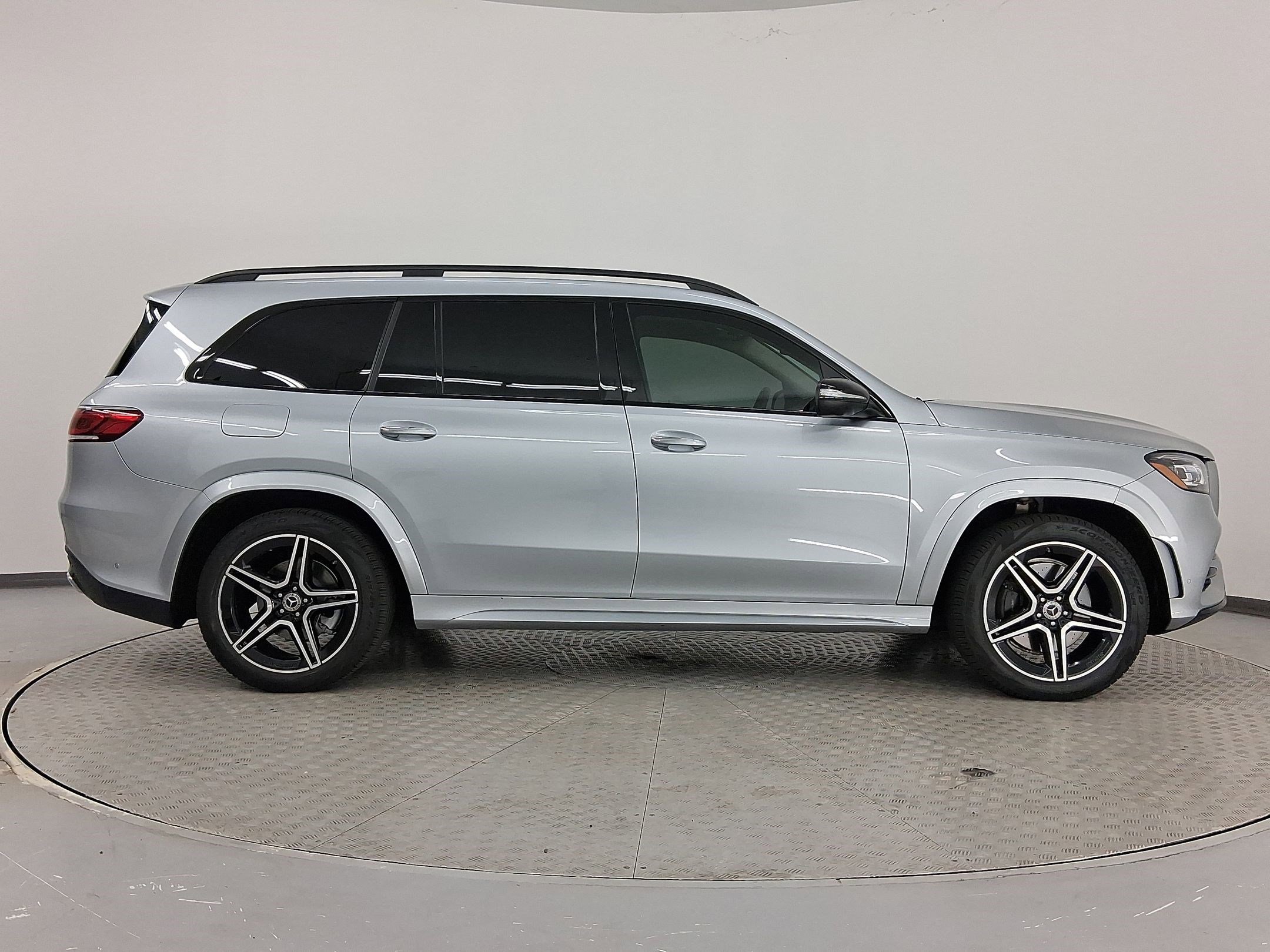Used 2022 Mercedes-Benz GLS 450 4MATIC image 8