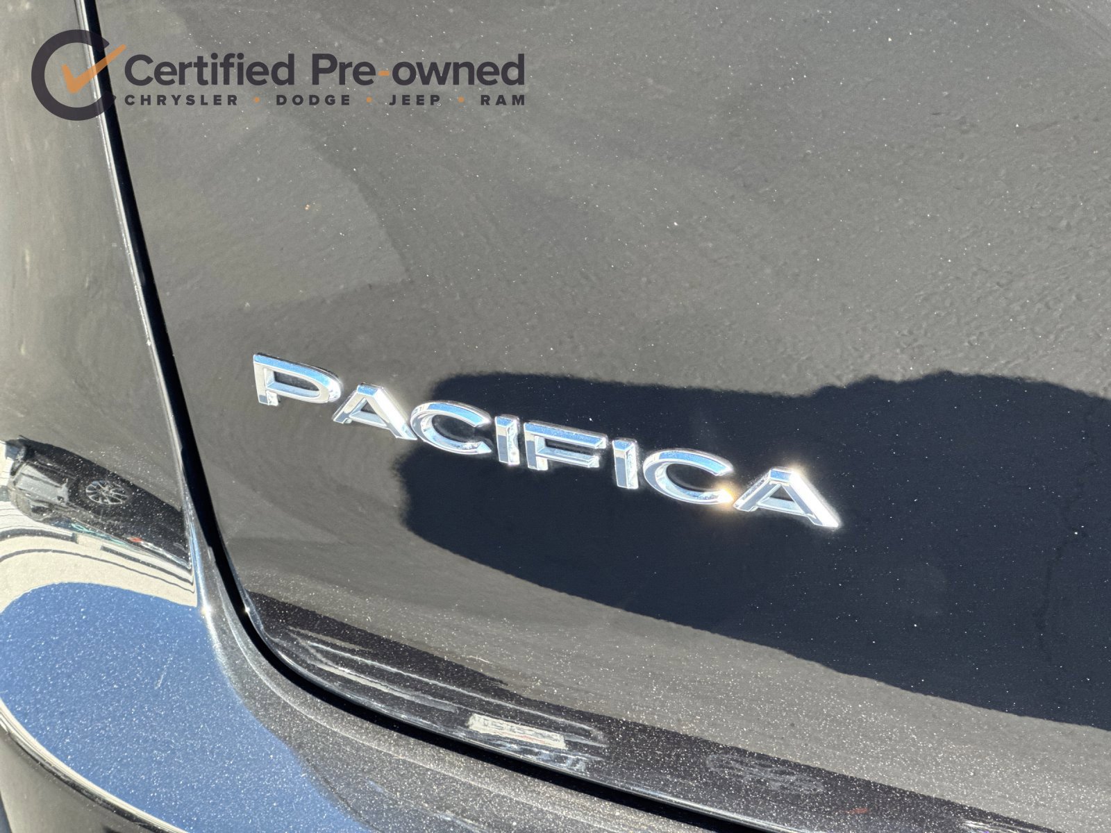 Certified 2025 Chrysler Pacifica Select FWD image 28