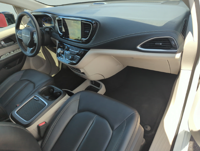 Used 2024 Chrysler Pacifica Limited FWD image 22