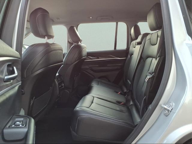 Used 2023 Jeep Grand Cherokee Limited AWD/4WD image 24