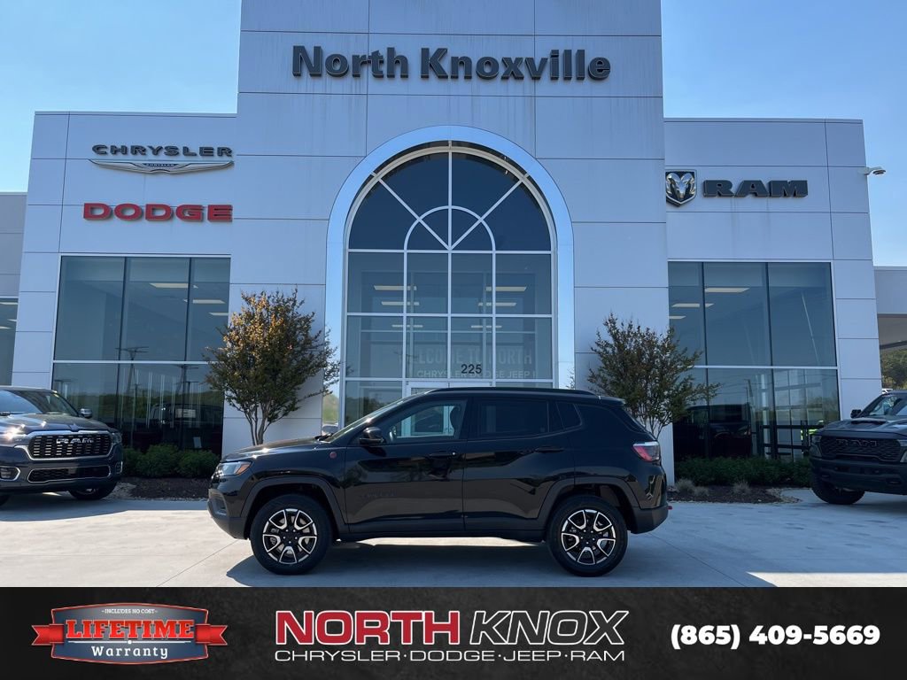 Used 2024 Jeep Compass Trailhawk AWD/4WD image 2