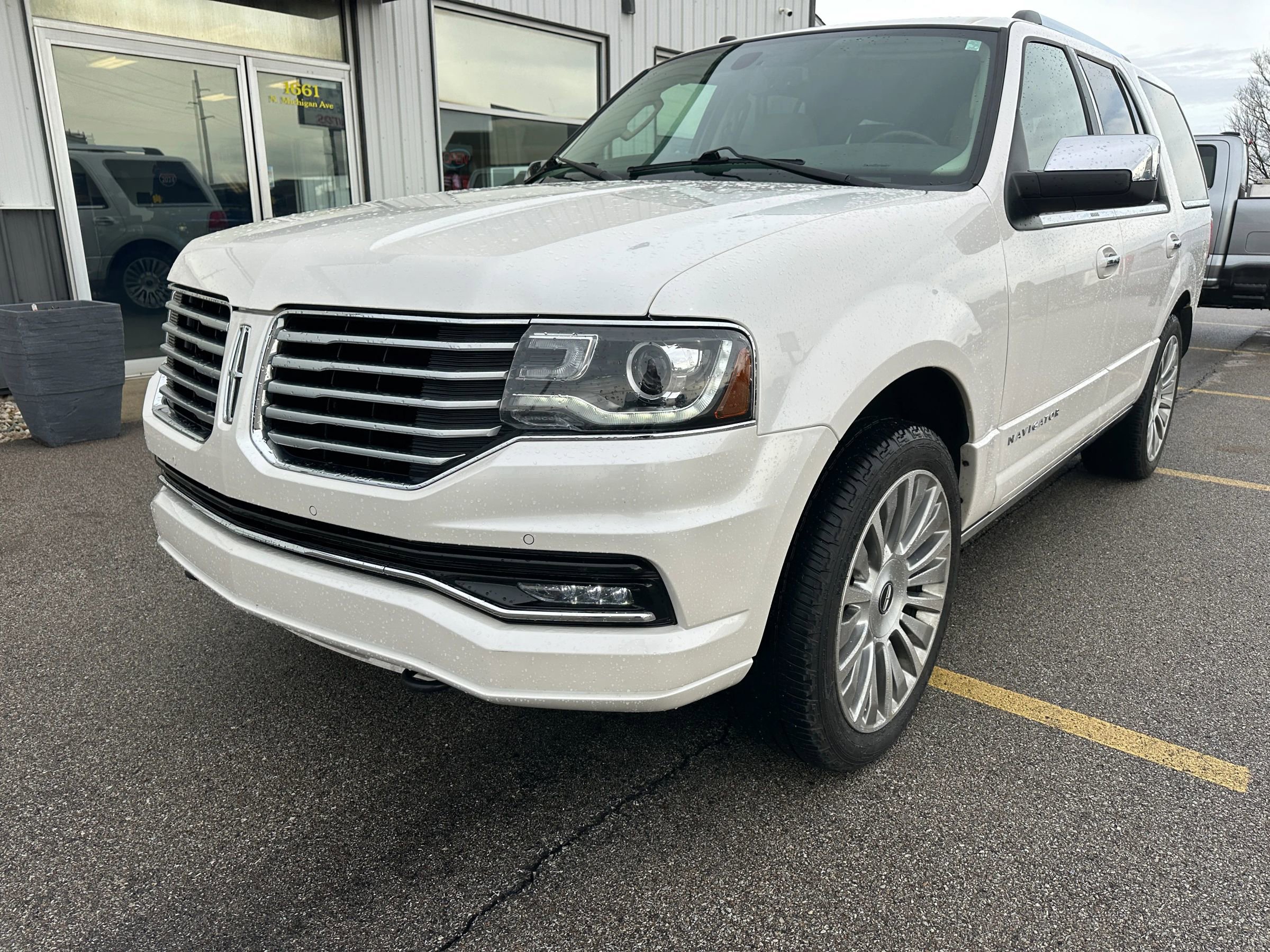 Used 2017 Lincoln Navigator Reserve image 11