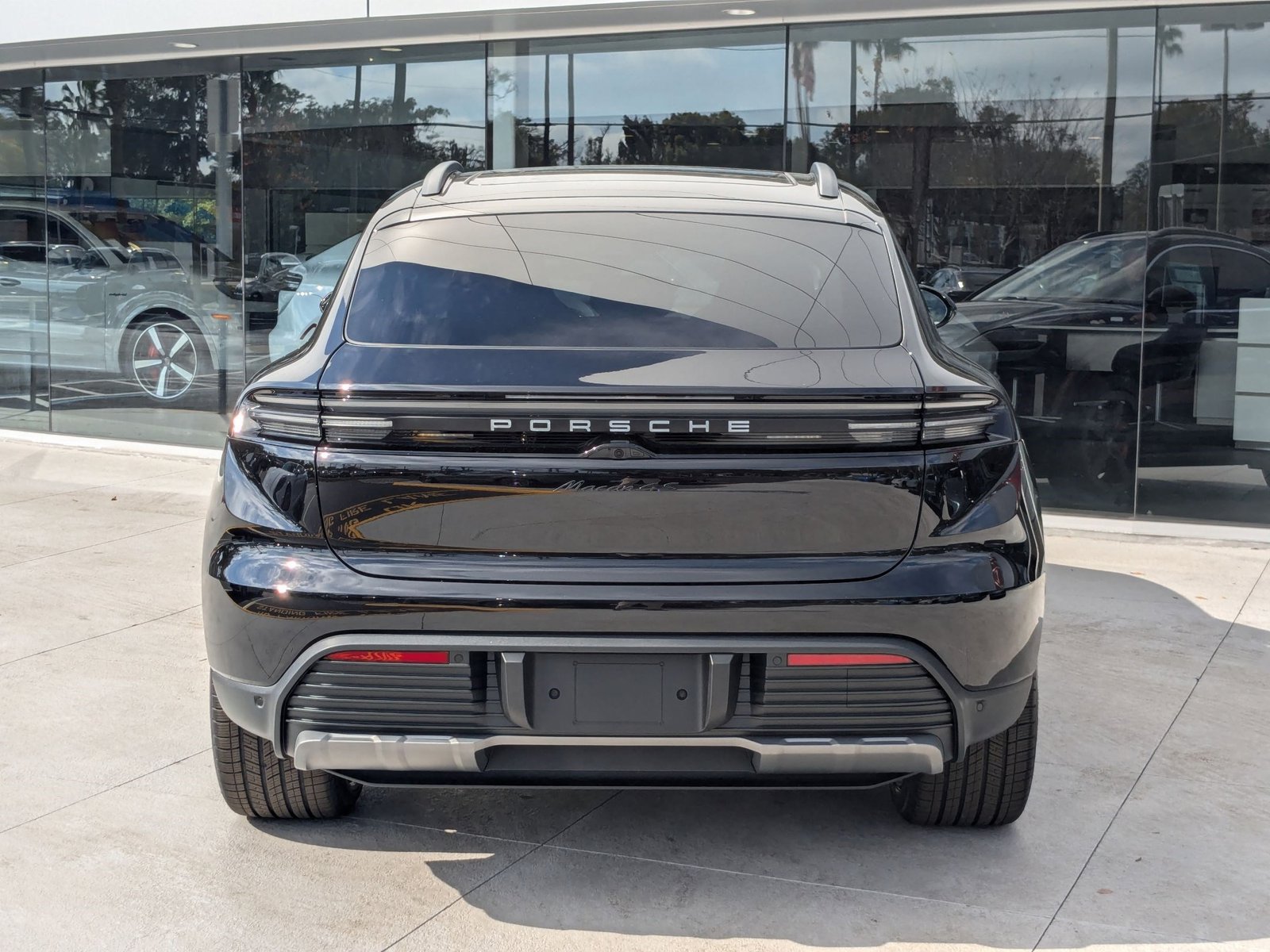 New 2025 Porsche Macan 4S Electric AWD/4WD image 9