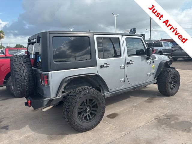Used 2015 Jeep Wrangler Unlimited Sahara w/ Connectivity Group AWD/4WD image 10