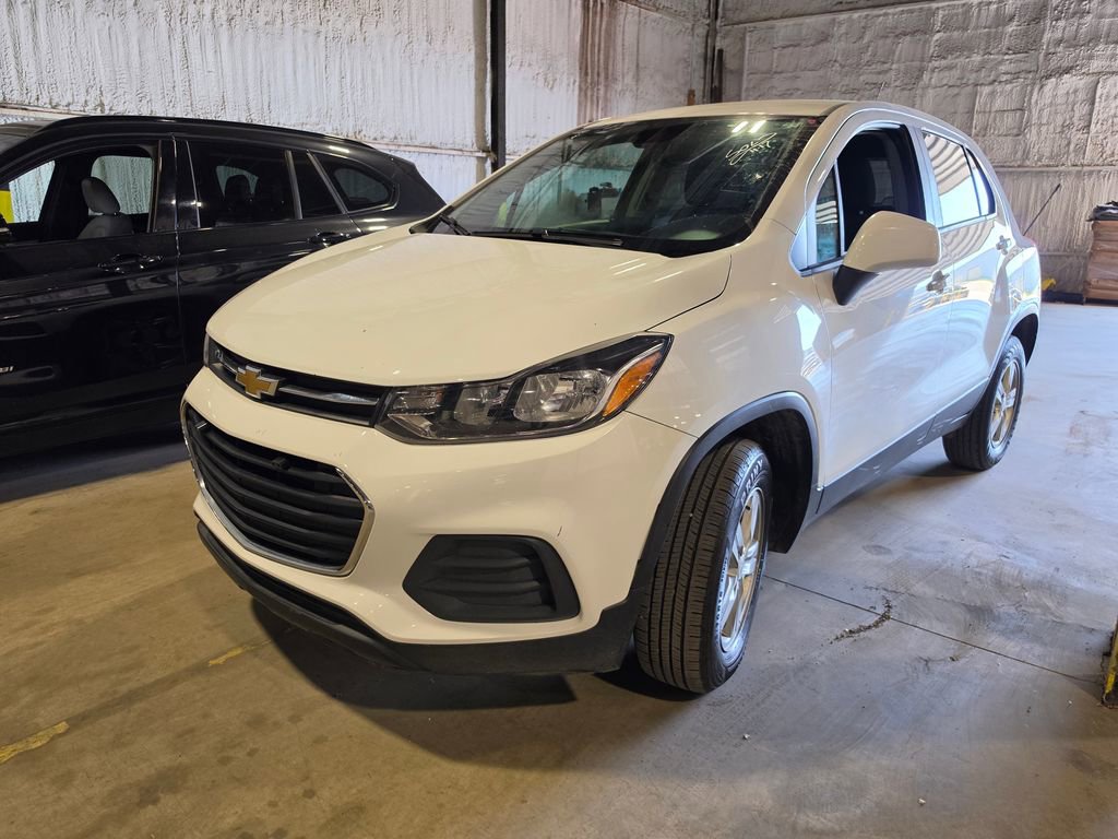 Used 2022 Chevrolet Trax LS w/ Tint and Cruise Package AWD/4WD image 1