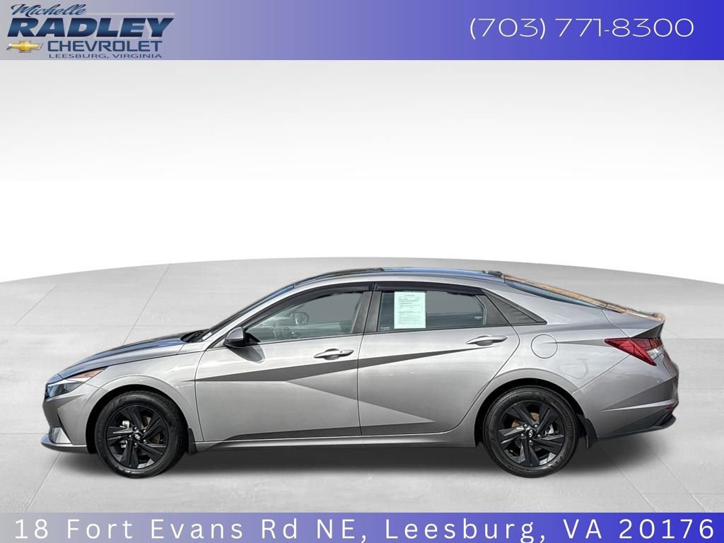 Used 2023 Hyundai Elantra Blue image 2