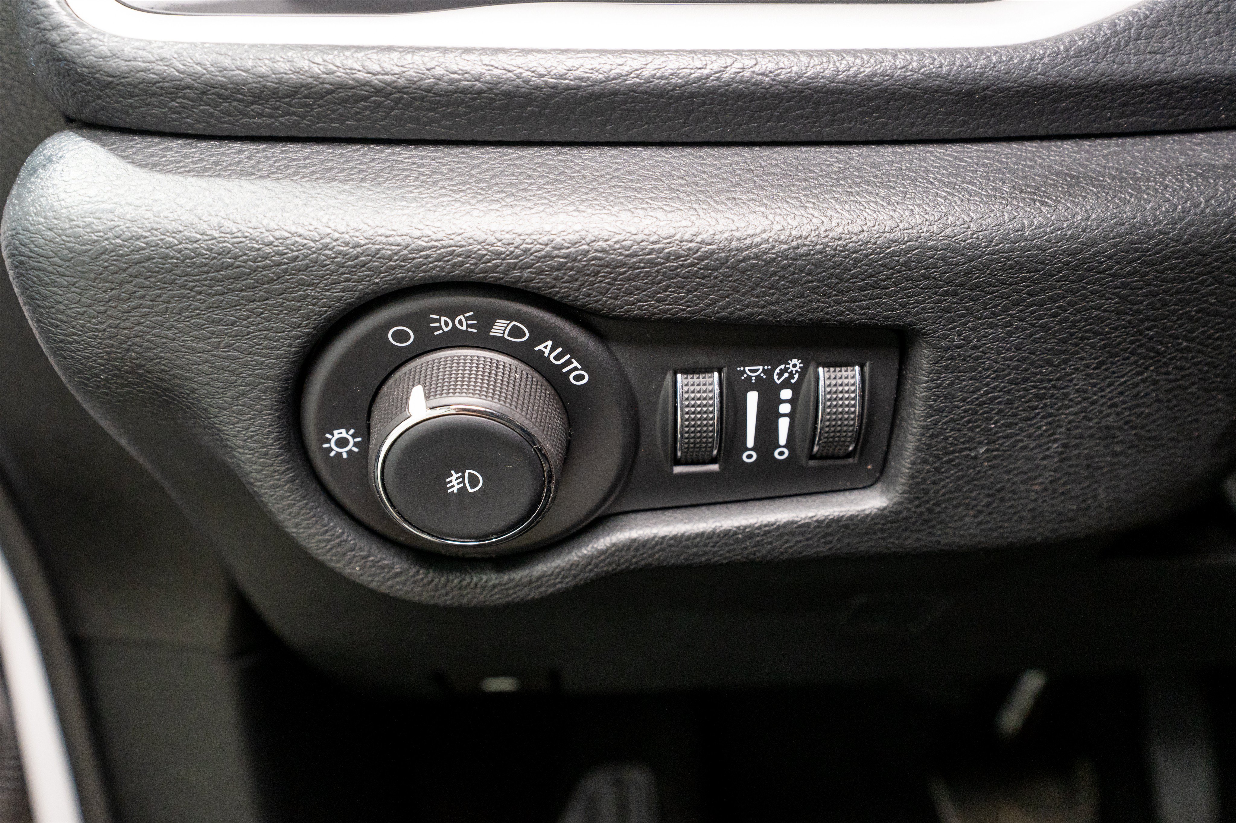 Used 2024 Chrysler Pacifica Limited FWD image 31