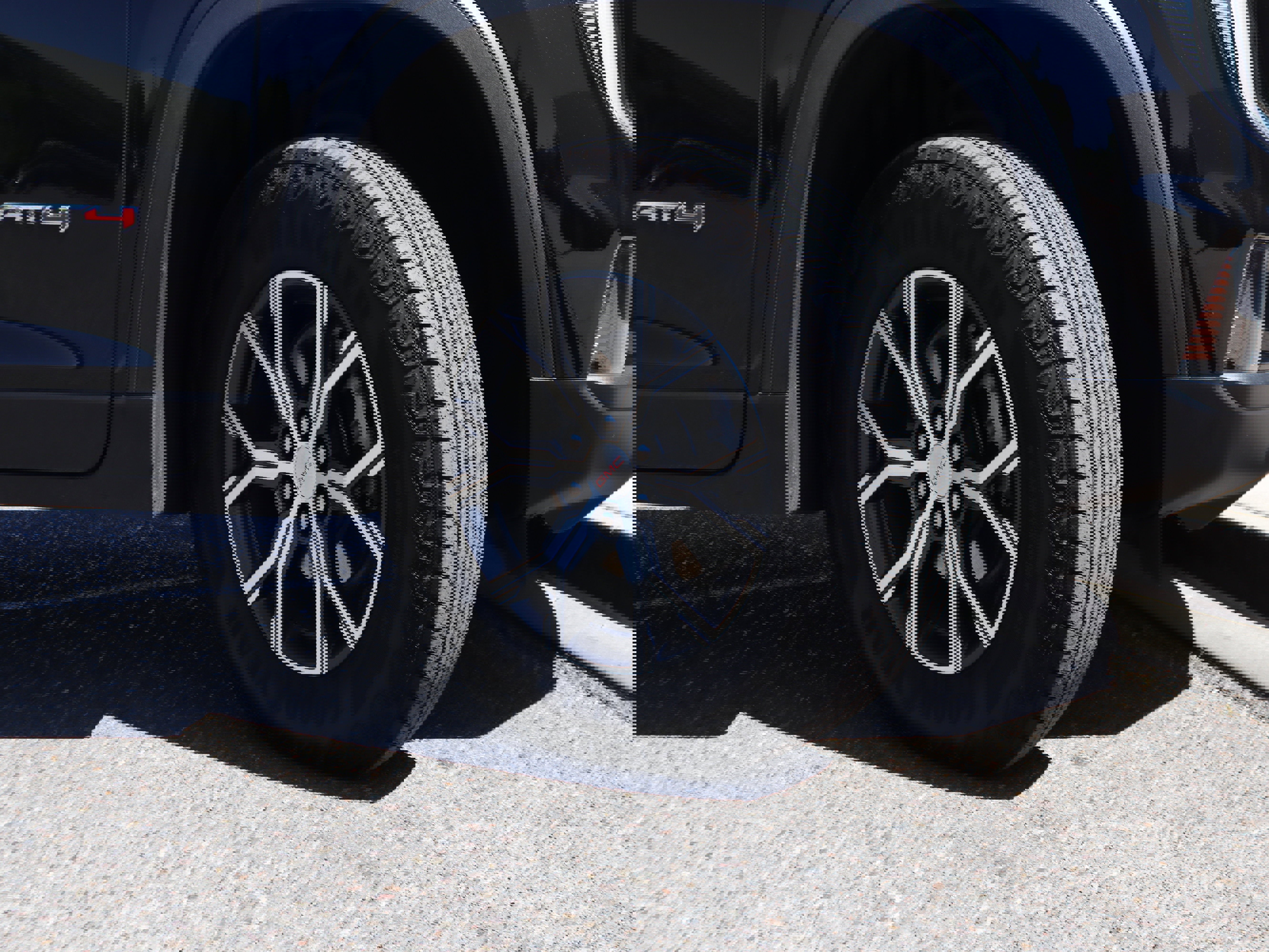 Used 2024 GMC Acadia AT4 w/ Luxury Package AWD/4WD image 13