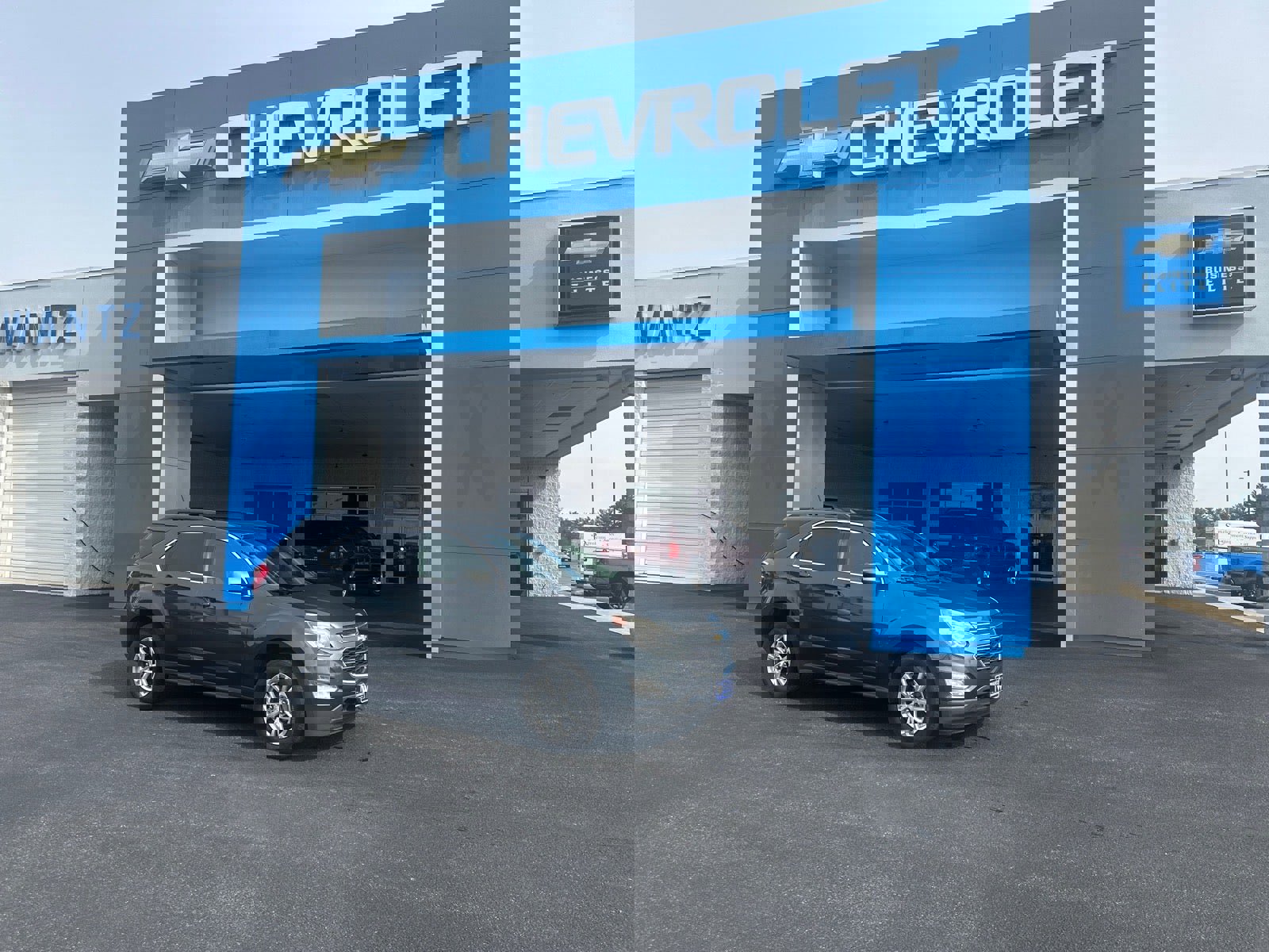 Used 2017 Chevrolet Equinox LT image 1