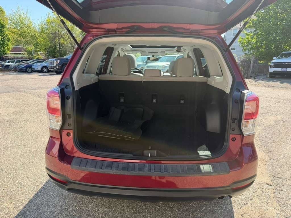 Used 2017 Subaru Forester 2.5i Premium AWD/4WD image 6