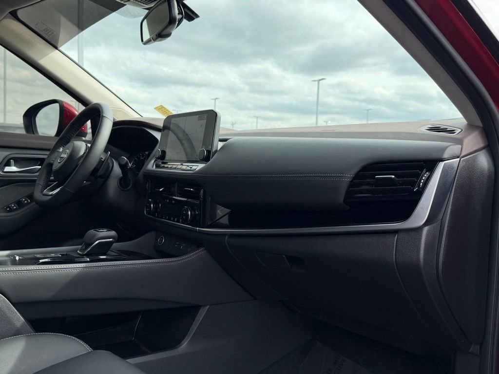 Used 2023 Nissan Rogue SL w/ SL Premium Package image 24