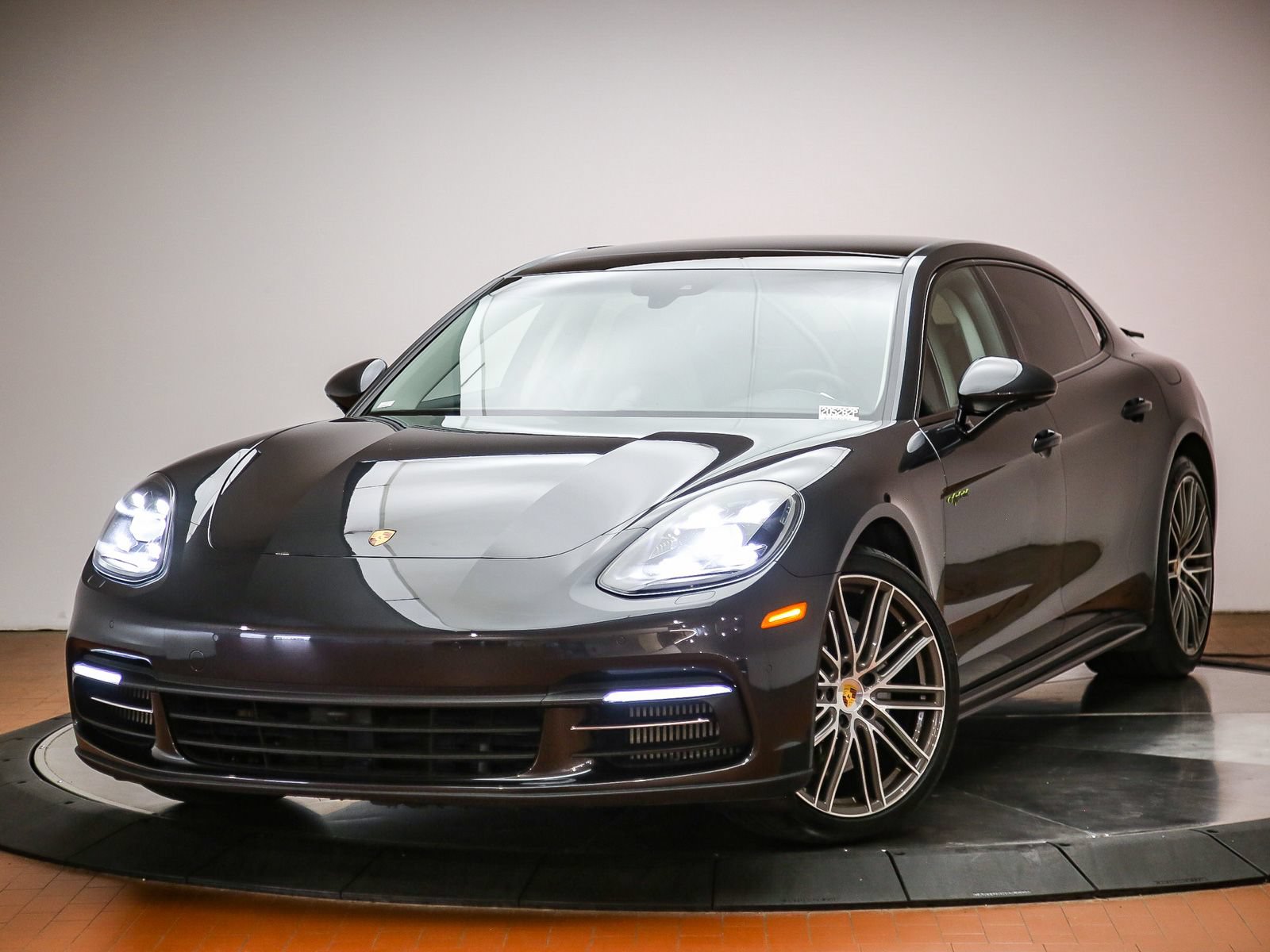 Used 2018 Porsche Panamera 4 Executive AWD/4WD image 1