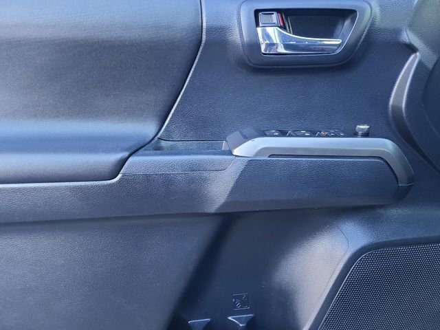 Used 2017 Toyota Tacoma TRD Sport image 12