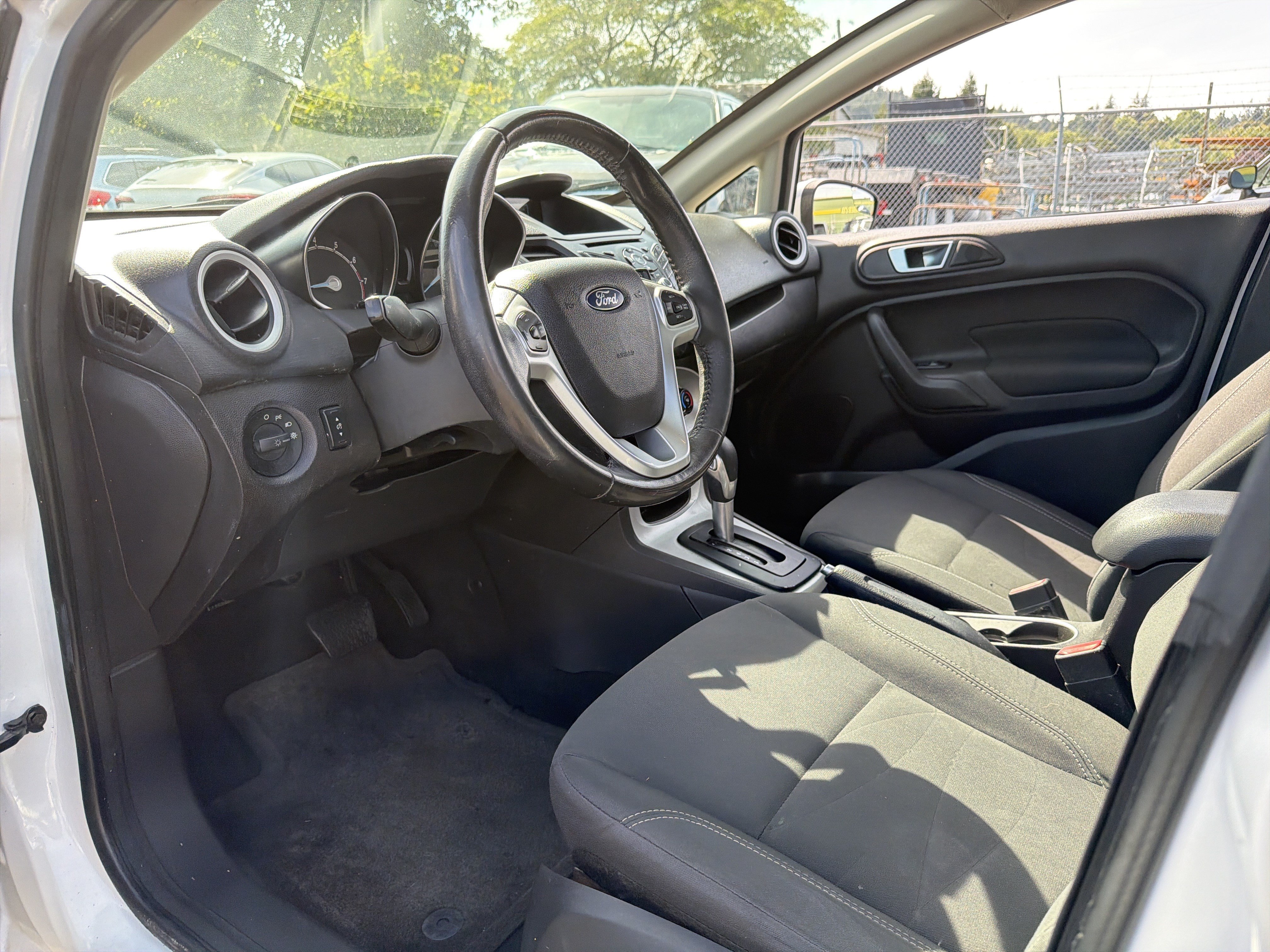 Used 2016 Ford Fiesta SE FWD image 6