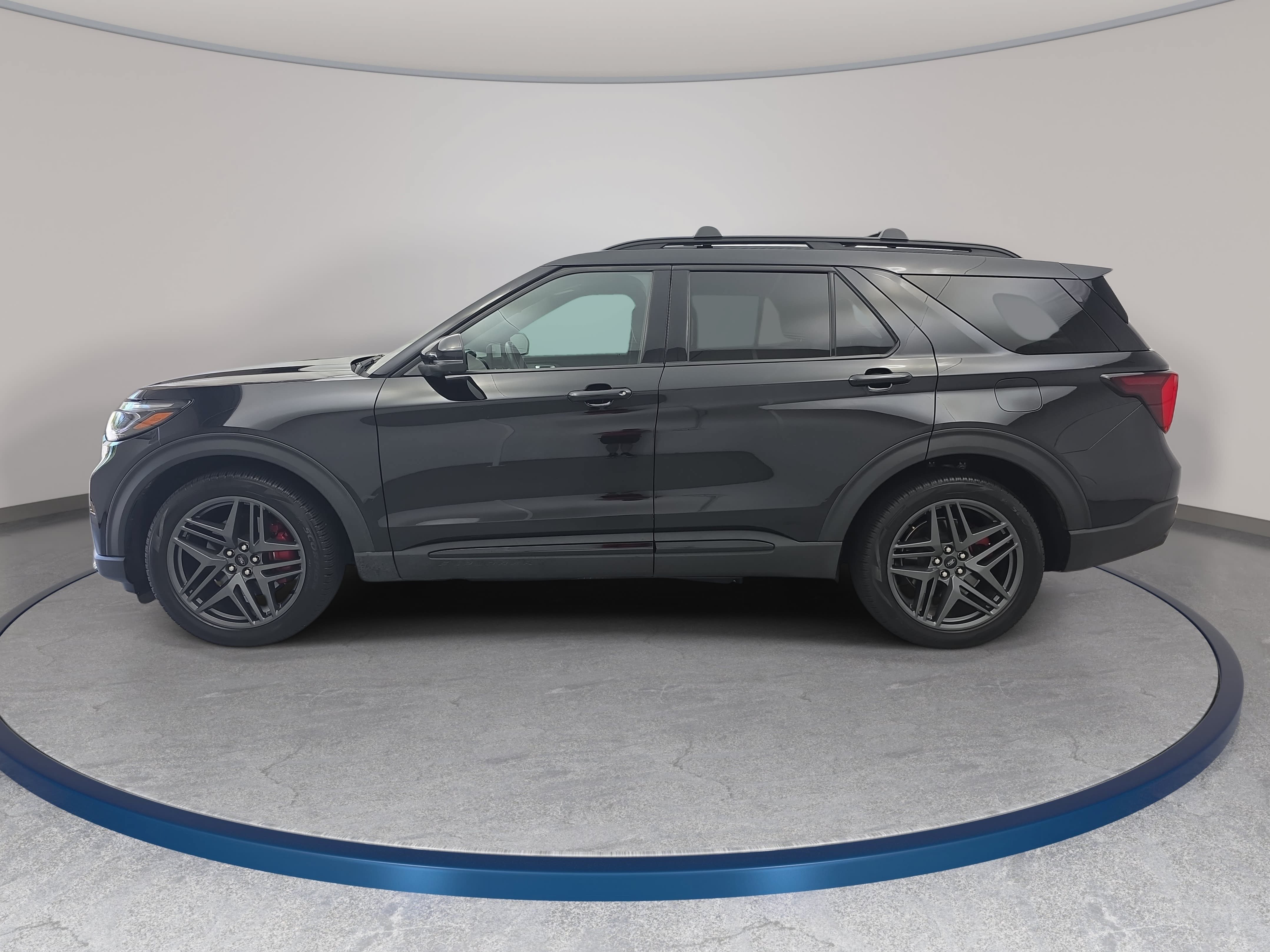 Used 2025 Ford Explorer ST AWD/4WD image 8