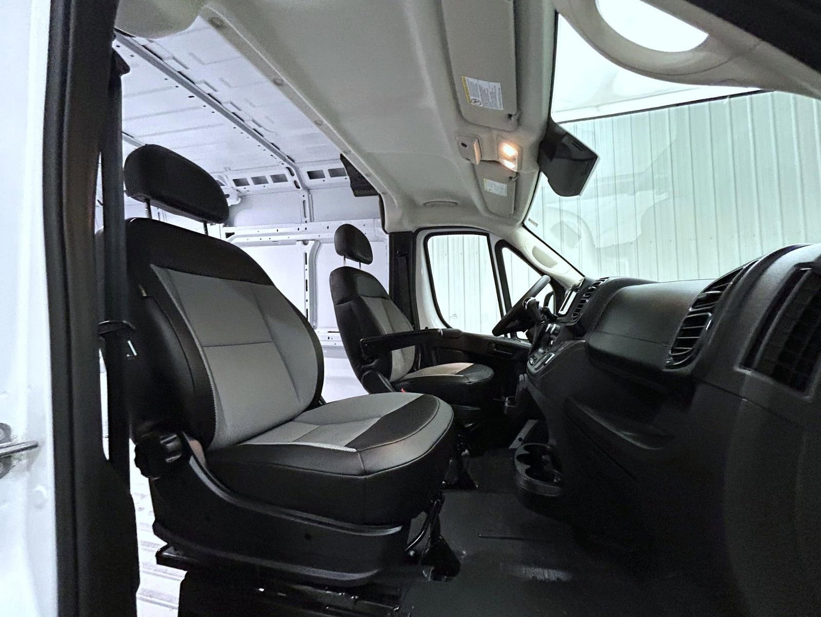 Used 2025 RAM ProMaster 2500 w/ Convenience Group FWD image 15