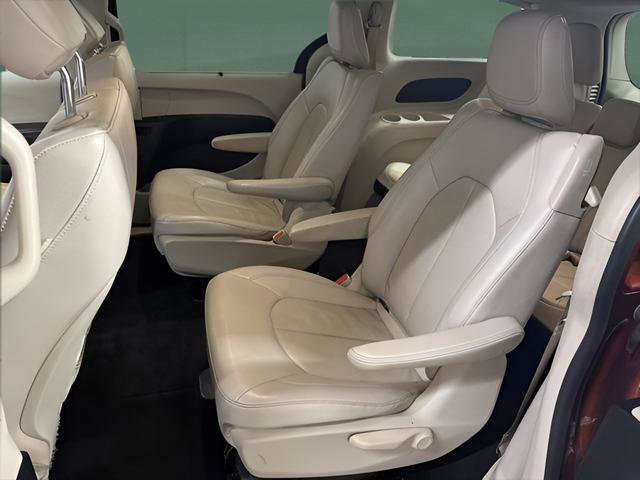 Used 2018 Chrysler Pacifica Touring-L FWD image 15