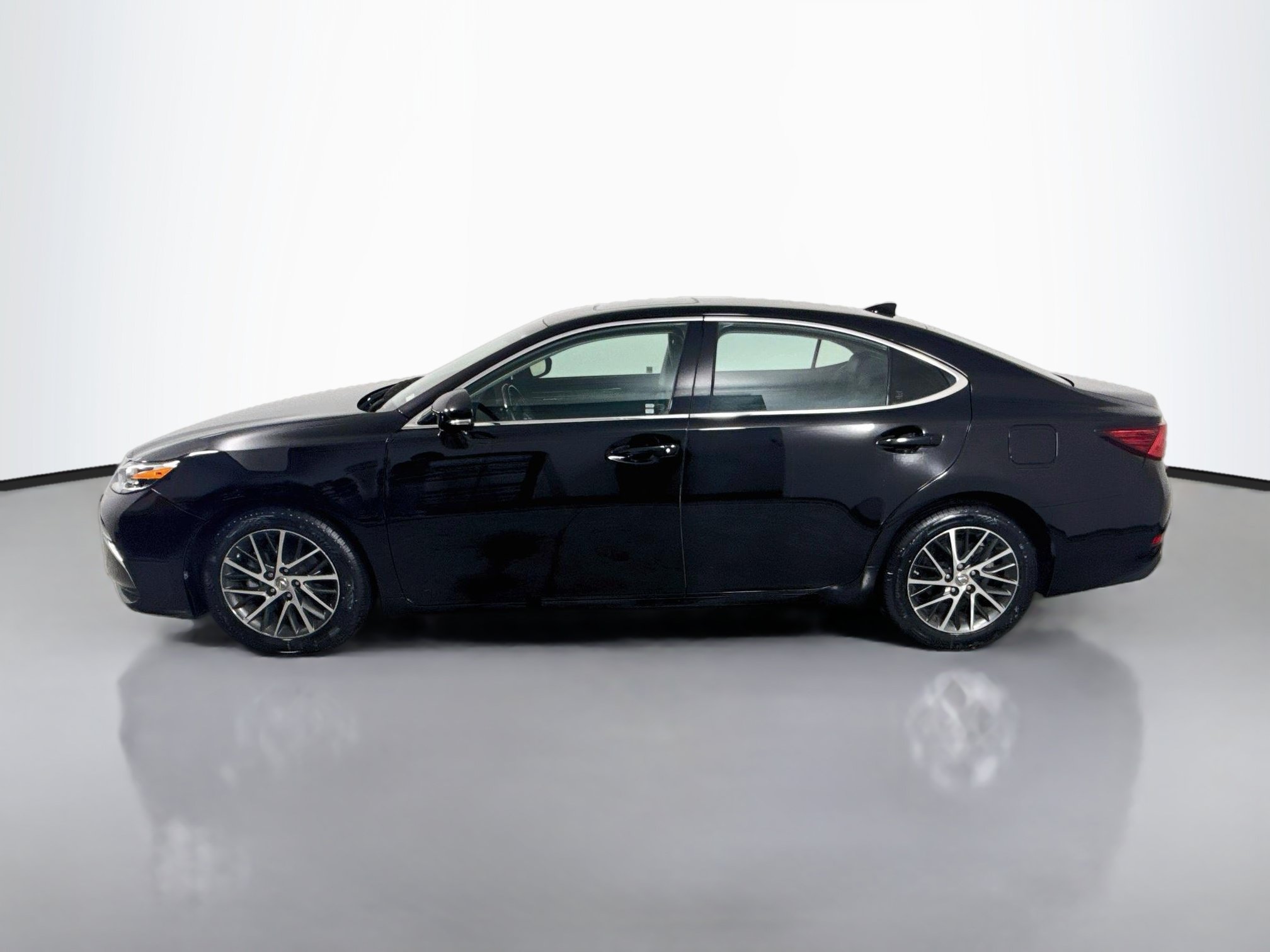 Used 2017 Lexus ES 350 w/ Luxury Package FWD image 4