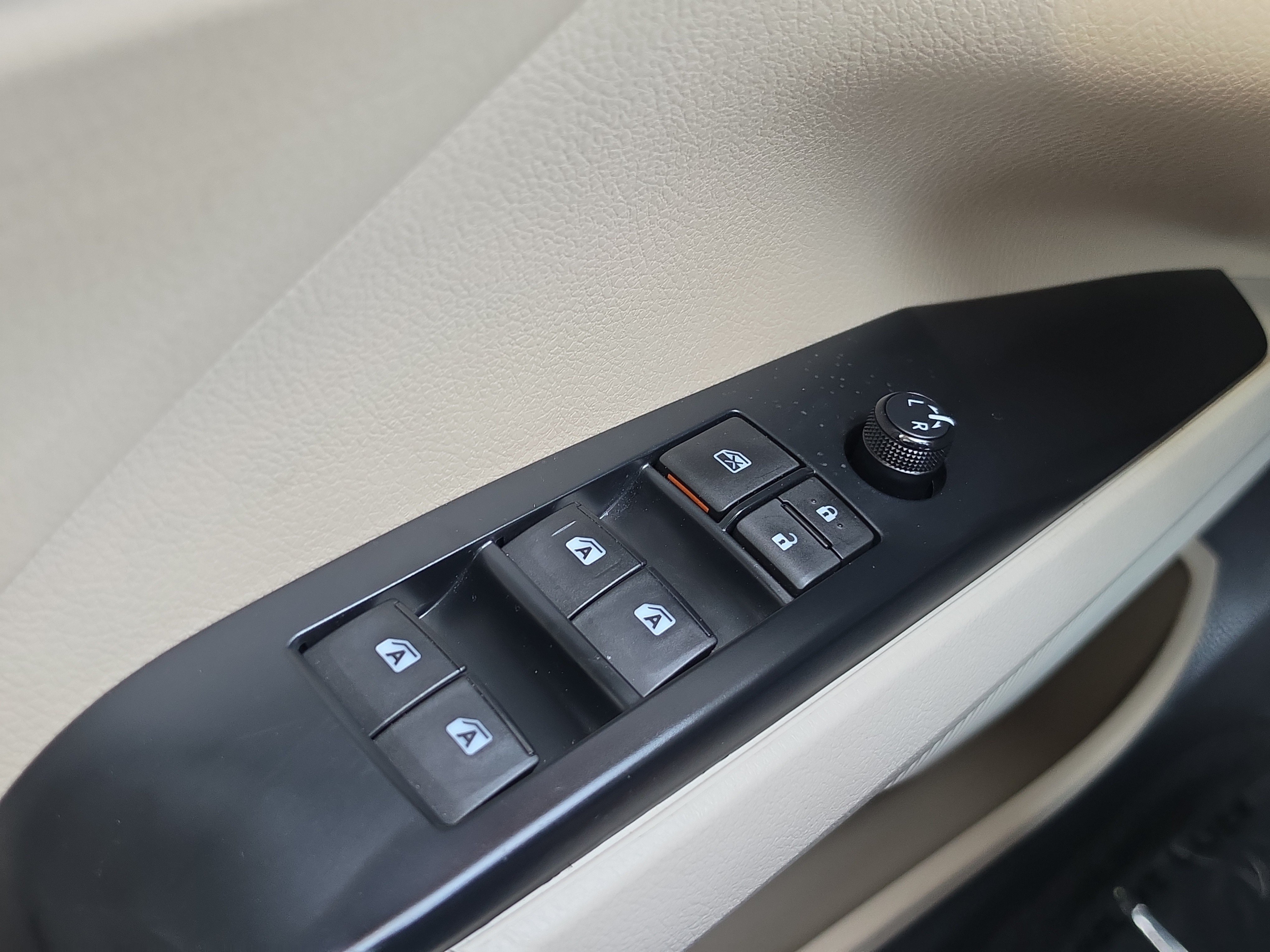 Used 2020 Toyota Camry LE FWD image 18
