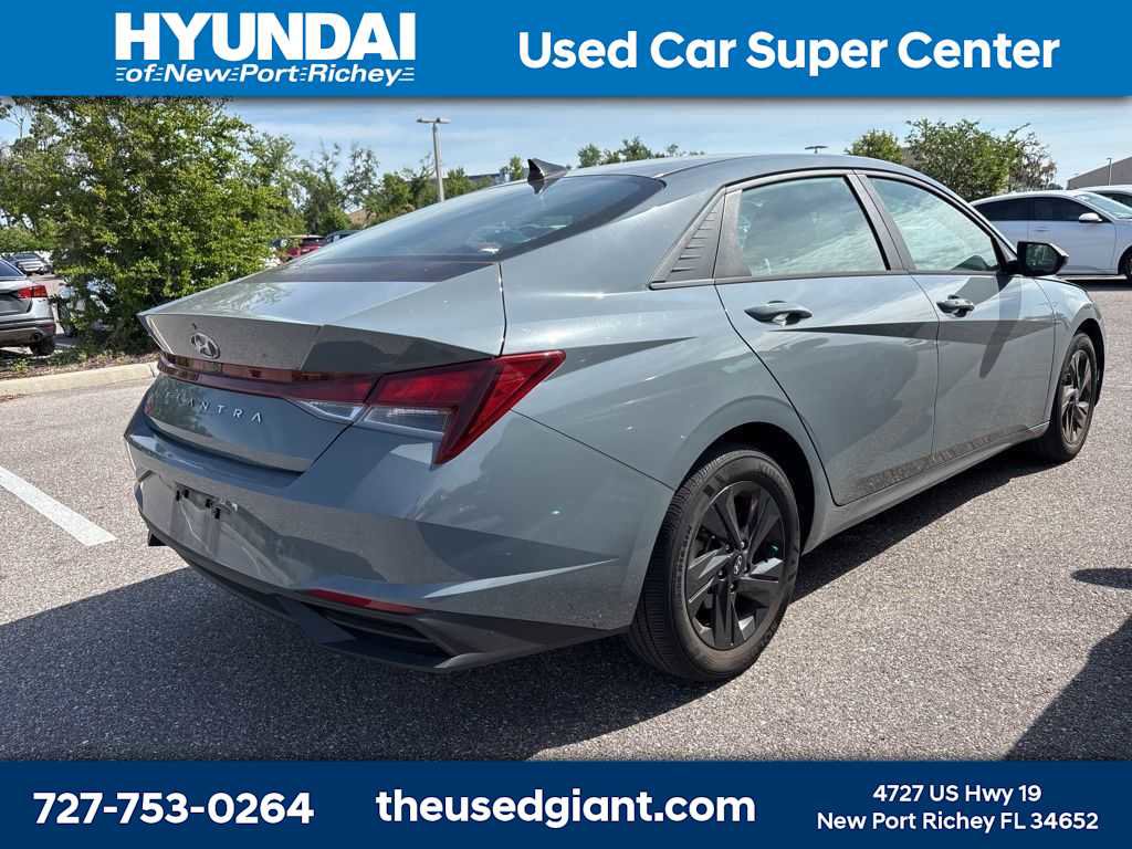 Used 2023 Hyundai Elantra SEL image 3
