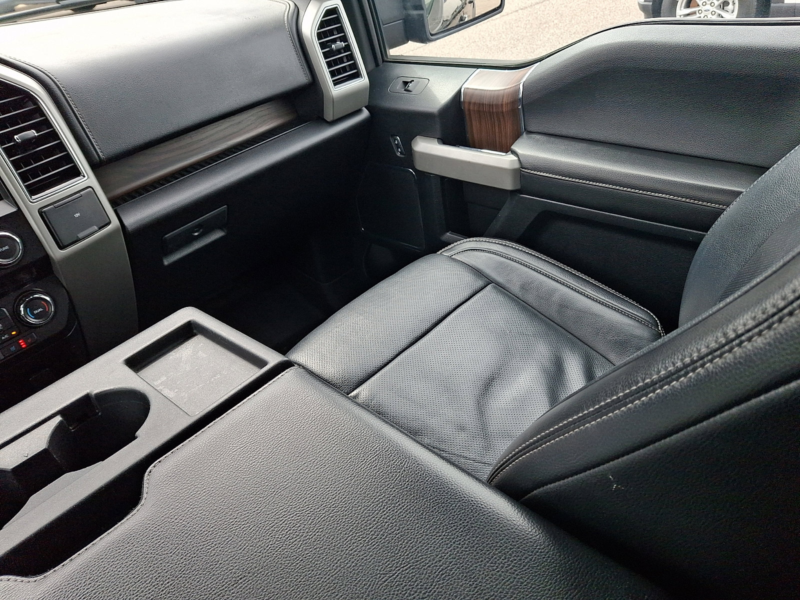 Used 2017 Ford F150 Lariat RWD image 14