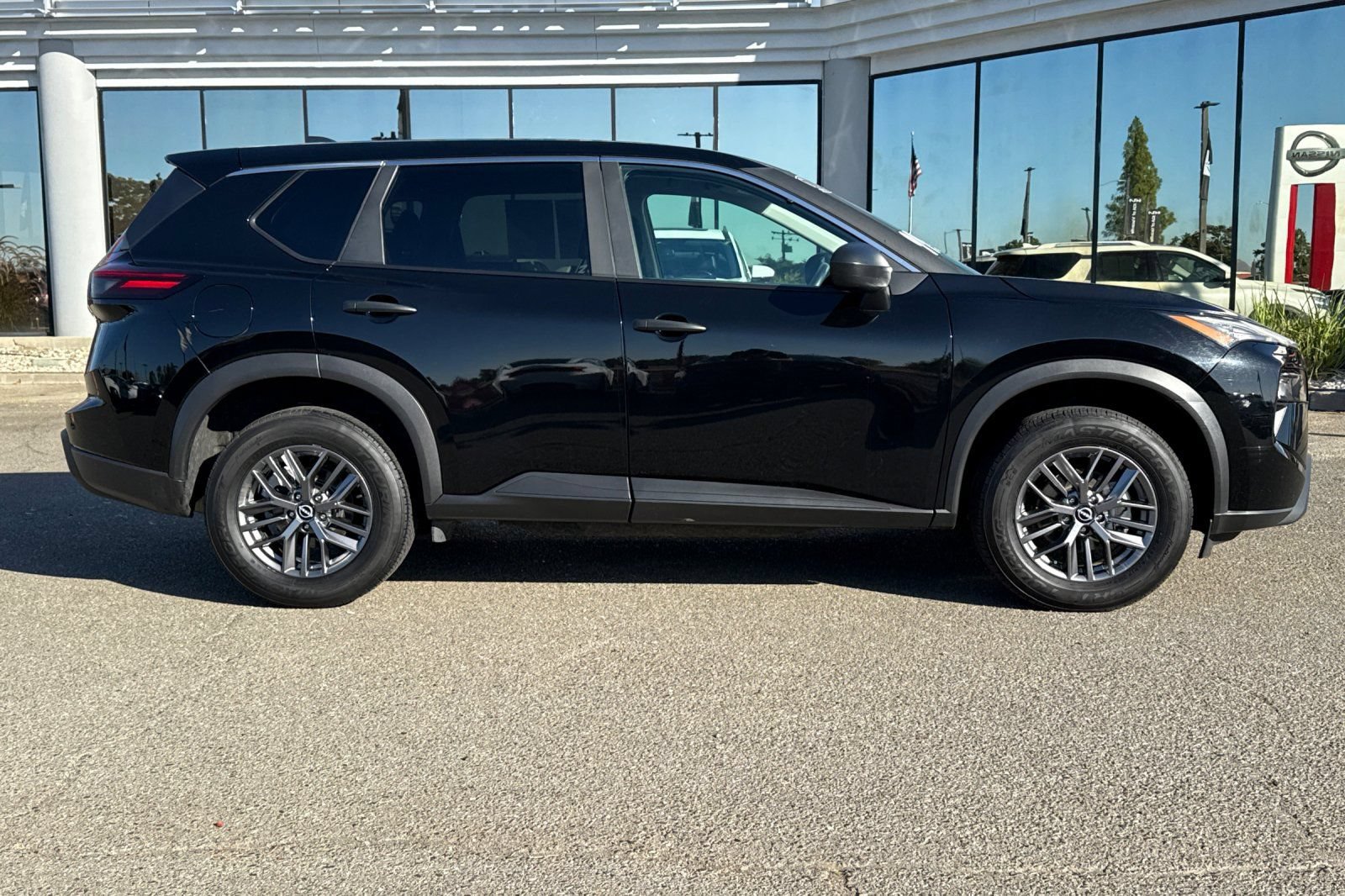 Certified 2024 Nissan Rogue S AWD/4WD image 3