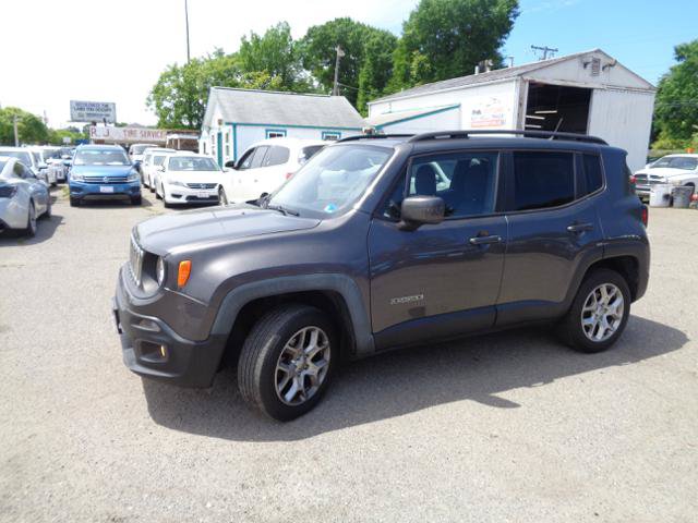 Used 2017 Jeep Renegade Latitude w/ Popular Equipment Group AWD/4WD image 2