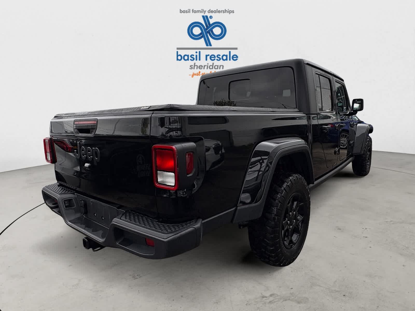 Used 2023 Jeep Gladiator Sport AWD/4WD image 5