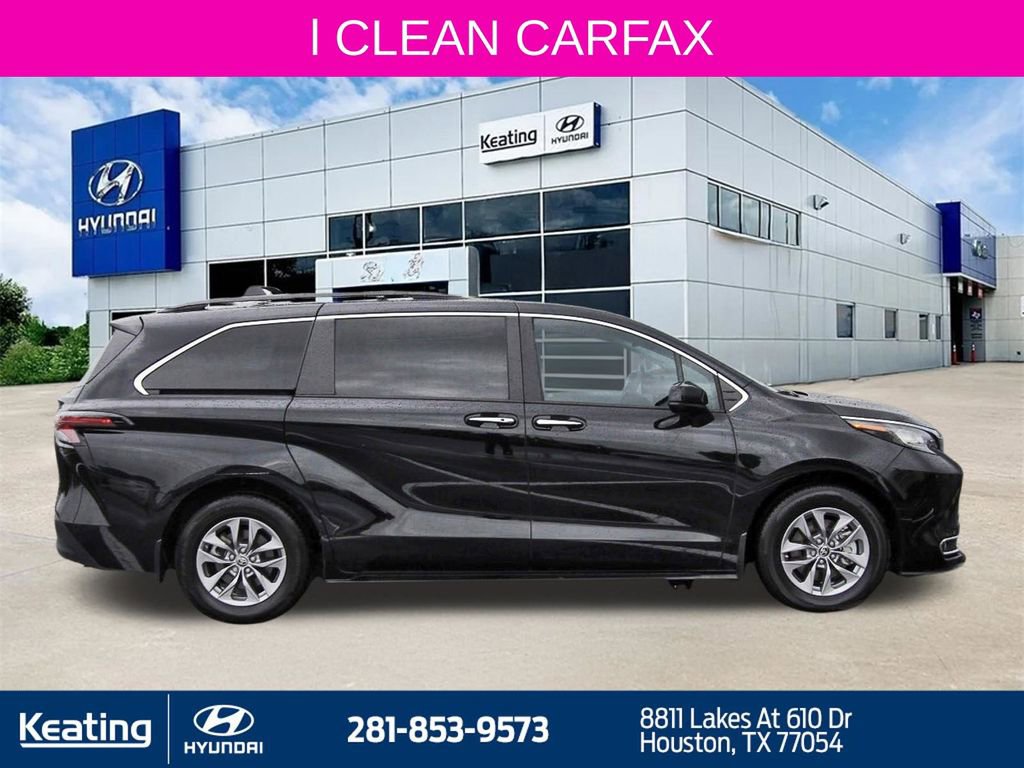 Used 2023 Toyota Sienna XLE image 4