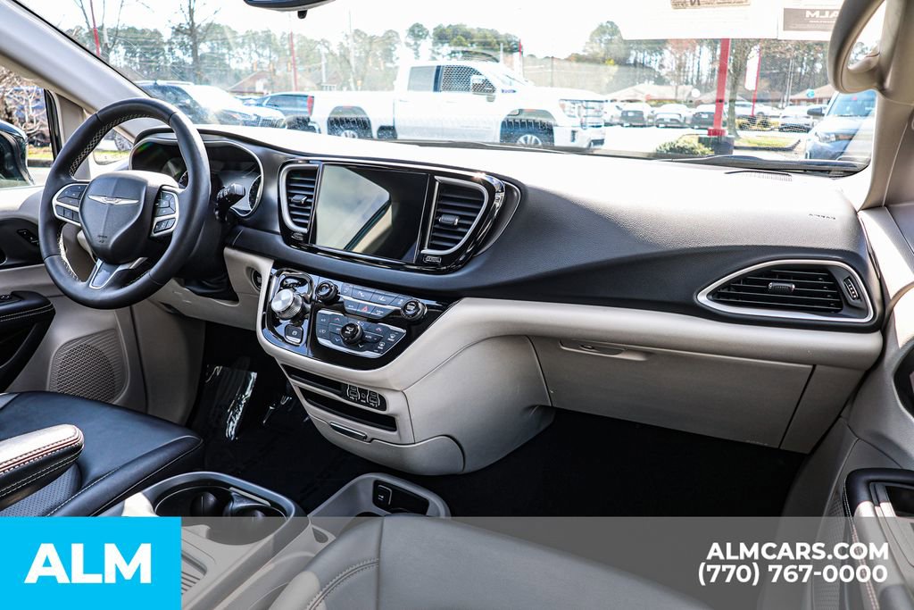 Used 2024 Chrysler Pacifica Touring-L image 33