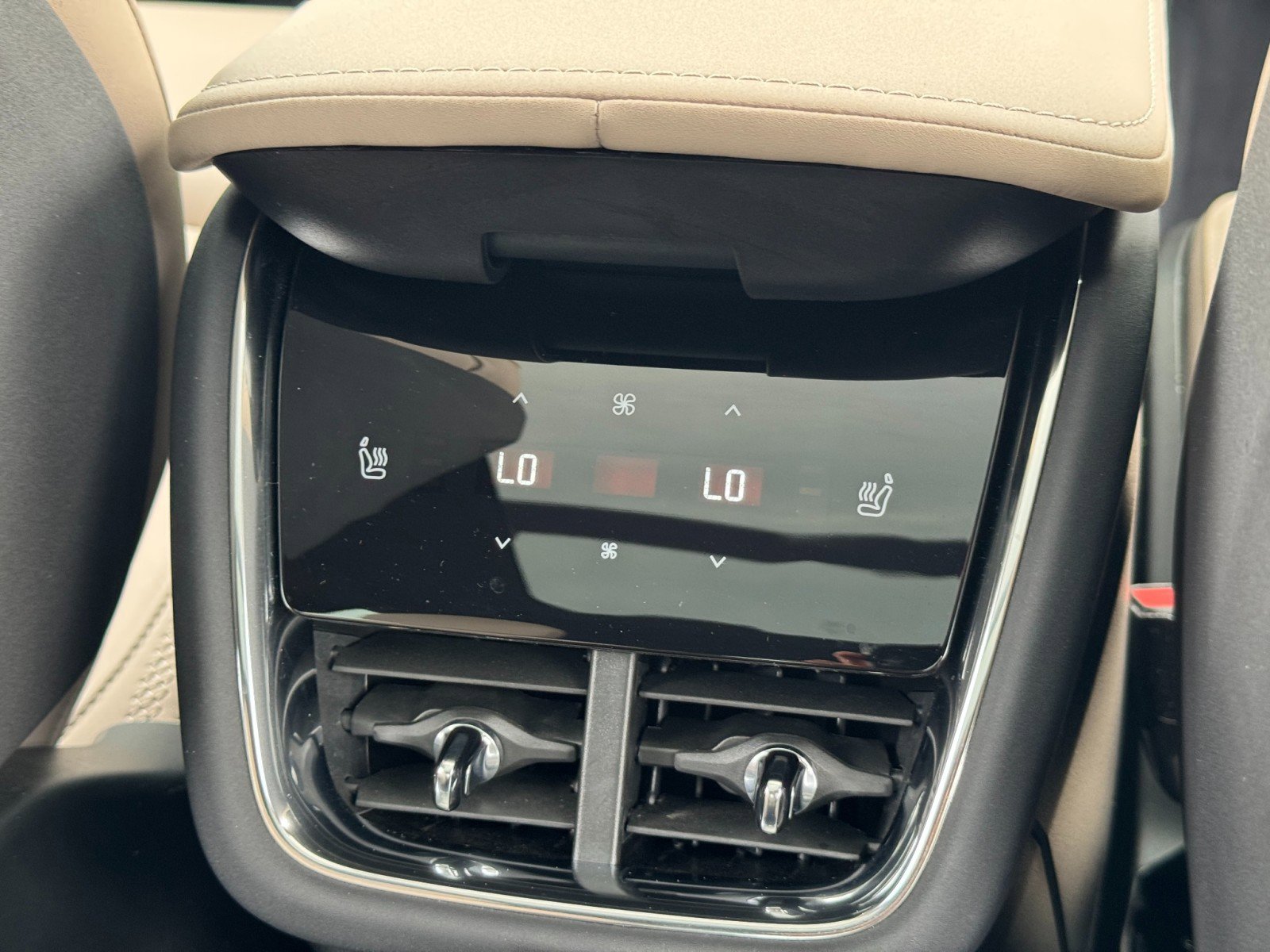 Used 2025 Volvo EX90 Ultra AWD/4WD image 32