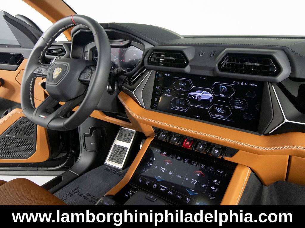 Used 2025 Lamborghini Urus SE AWD/4WD image 28
