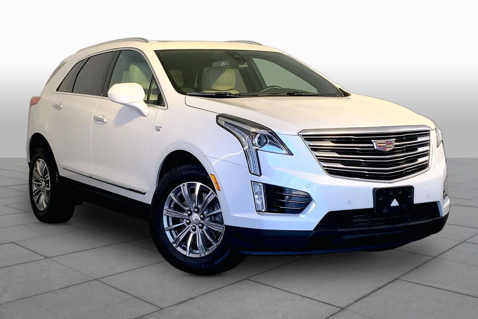 Used 2017 Cadillac XT5 Luxury w/ Driver Awareness Package AWD/4WD image 3