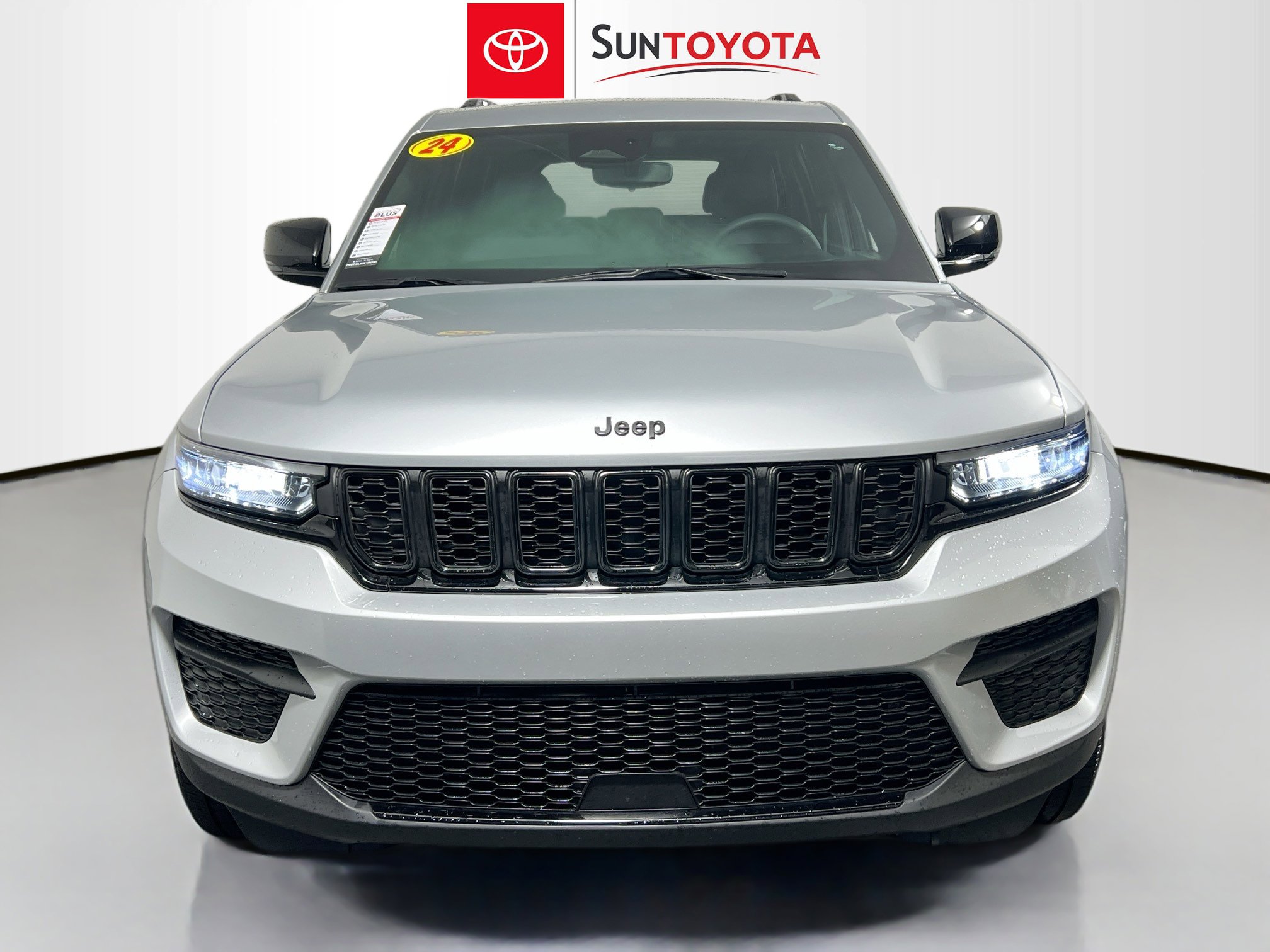 Used 2024 Jeep Grand Cherokee Altitude image 10