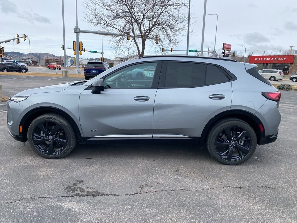Used 2025 Buick Envision Sport Touring image 4