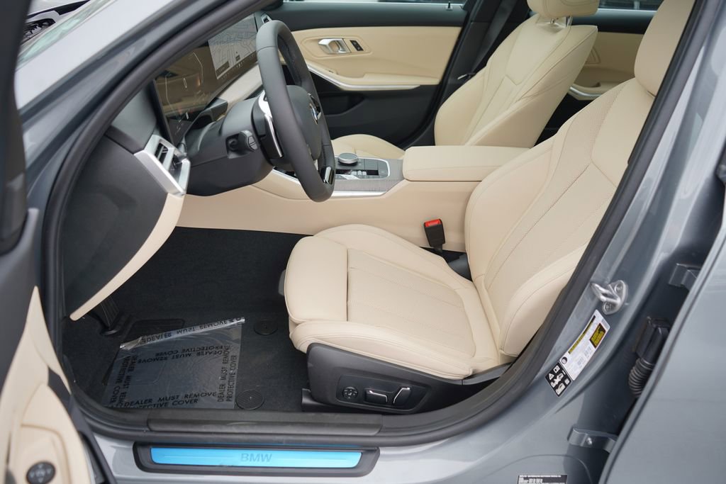 Used 2025 BMW 330i xDrive Sedan w/ Premium Package image 11