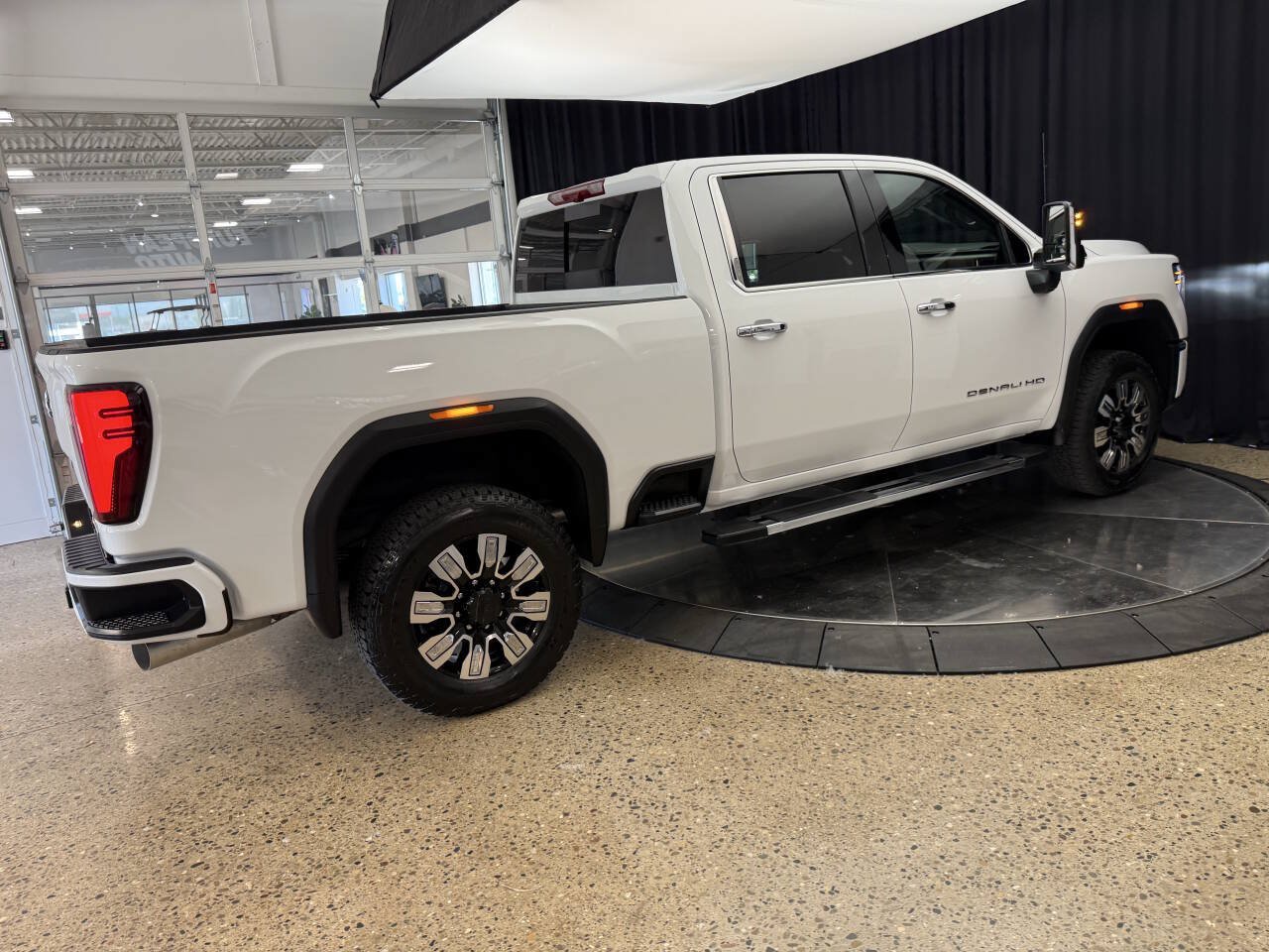 Used 2026 GMC Sierra 2500 Denali w/ Denali Reserve Package AWD/4WD image 9