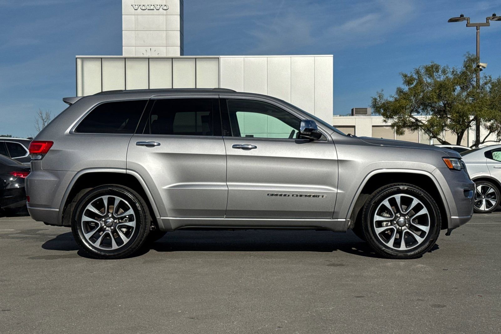 Used 2017 Jeep Grand Cherokee Overland image 8