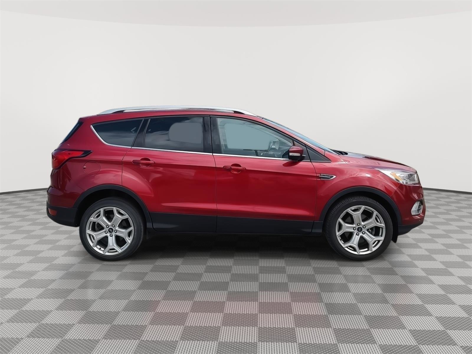 Used 2019 Ford Escape Titanium AWD/4WD image 30
