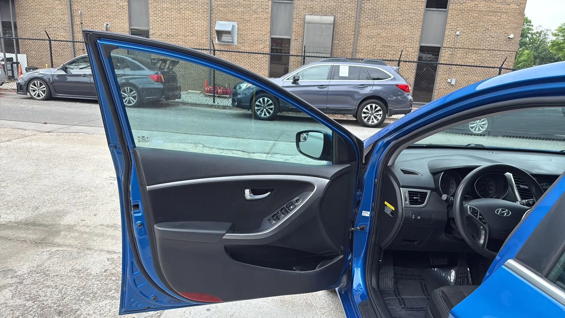 Used 2017 Hyundai Elantra GT FWD image 15