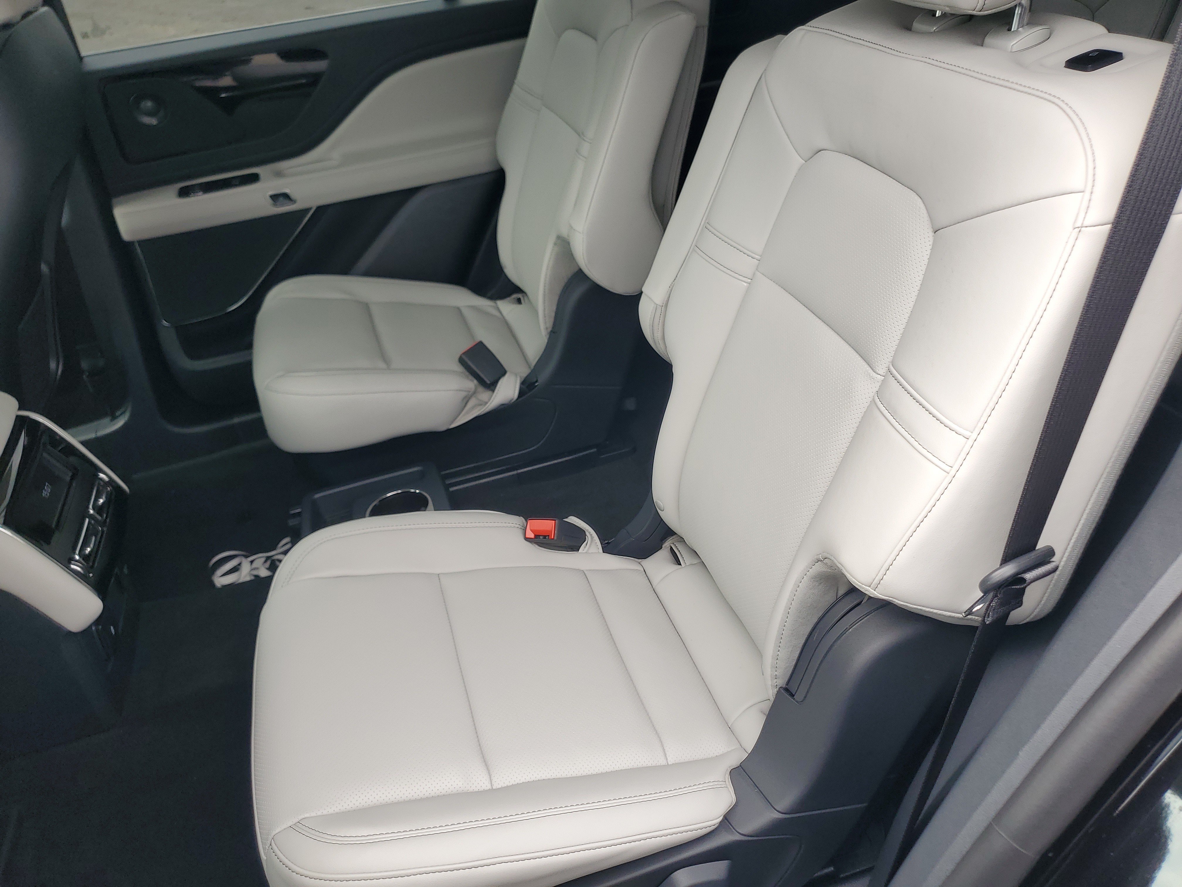 New 2027 Lincoln Aviator AWD image 27