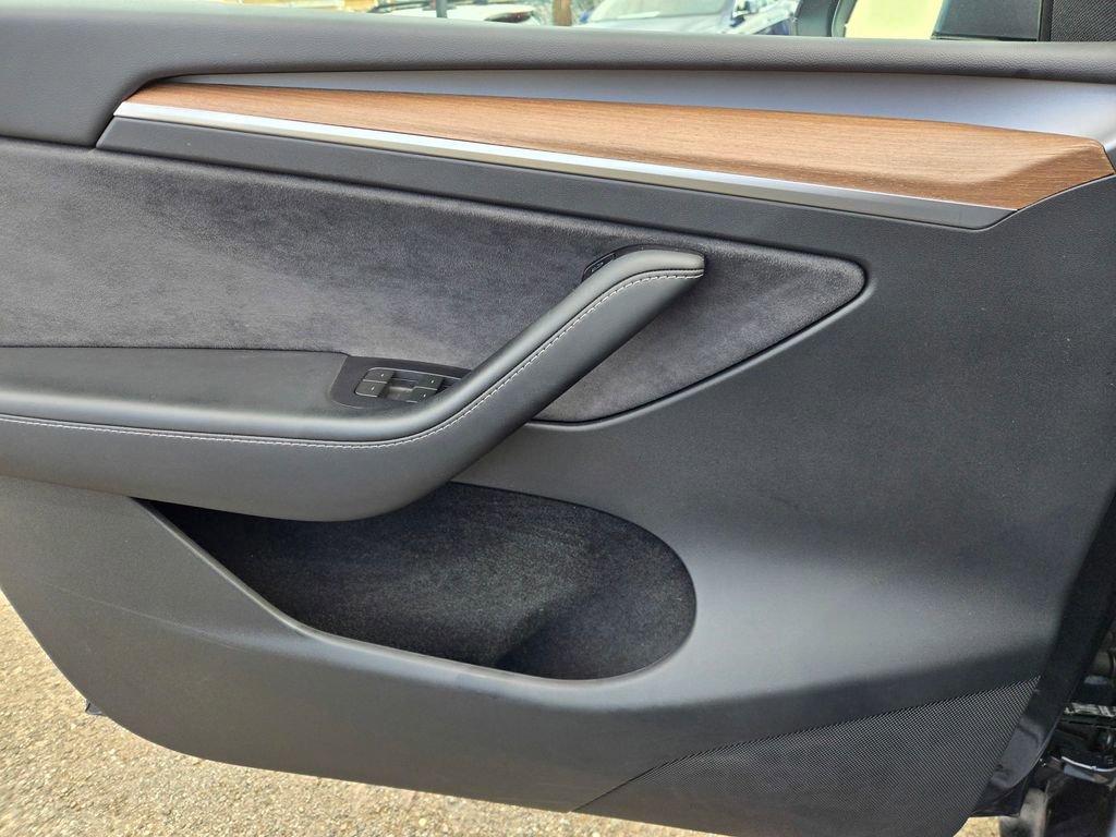 Used 2023 Tesla Model Y Long Range image 25