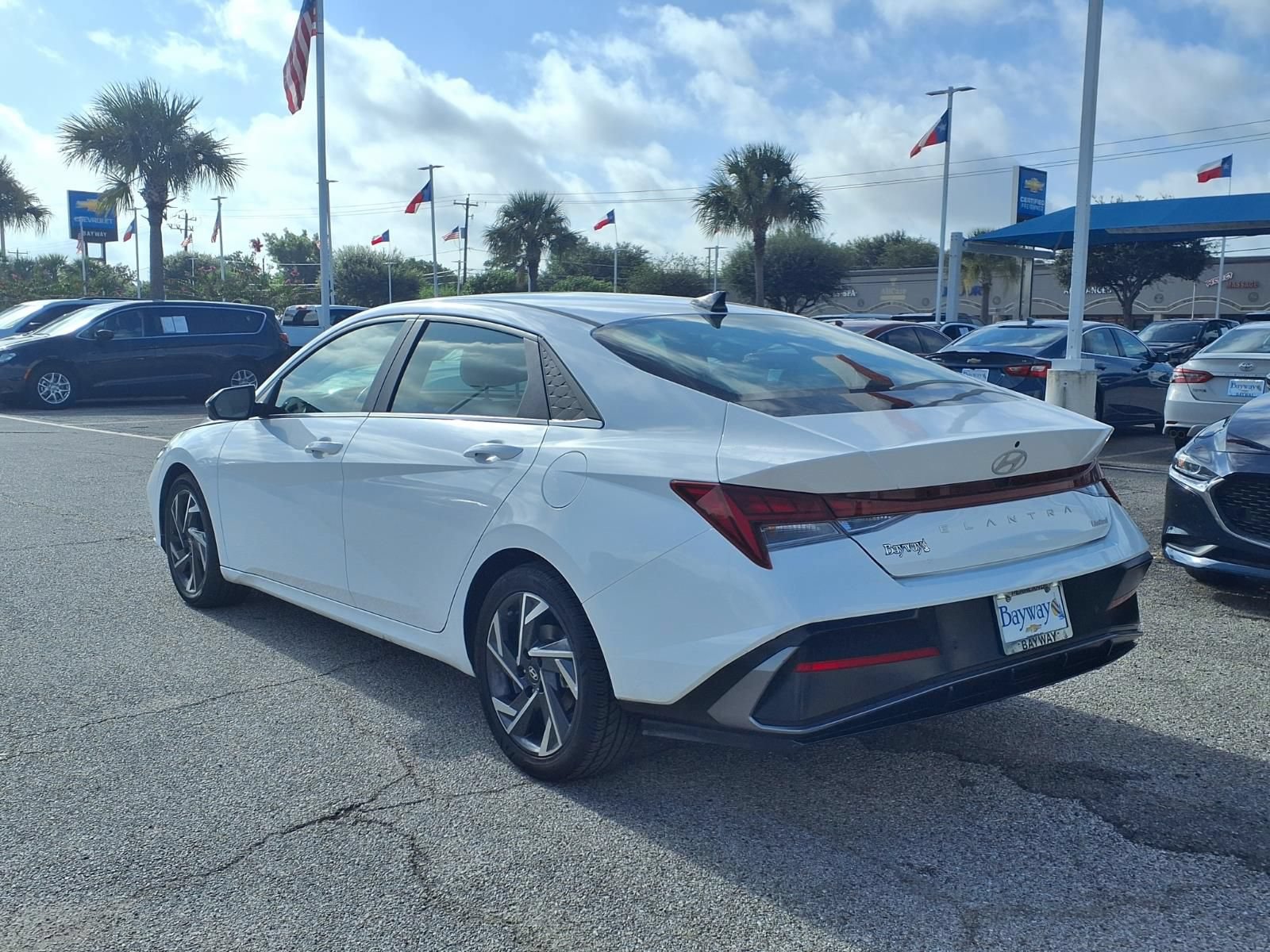 Used 2024 Hyundai Elantra Limited FWD image 23