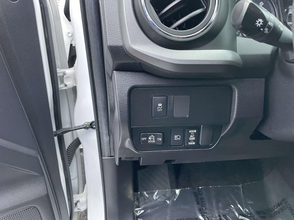 Used 2022 Toyota Tacoma TRD Off-Road w/ TRD Premium Off Road Package image 32