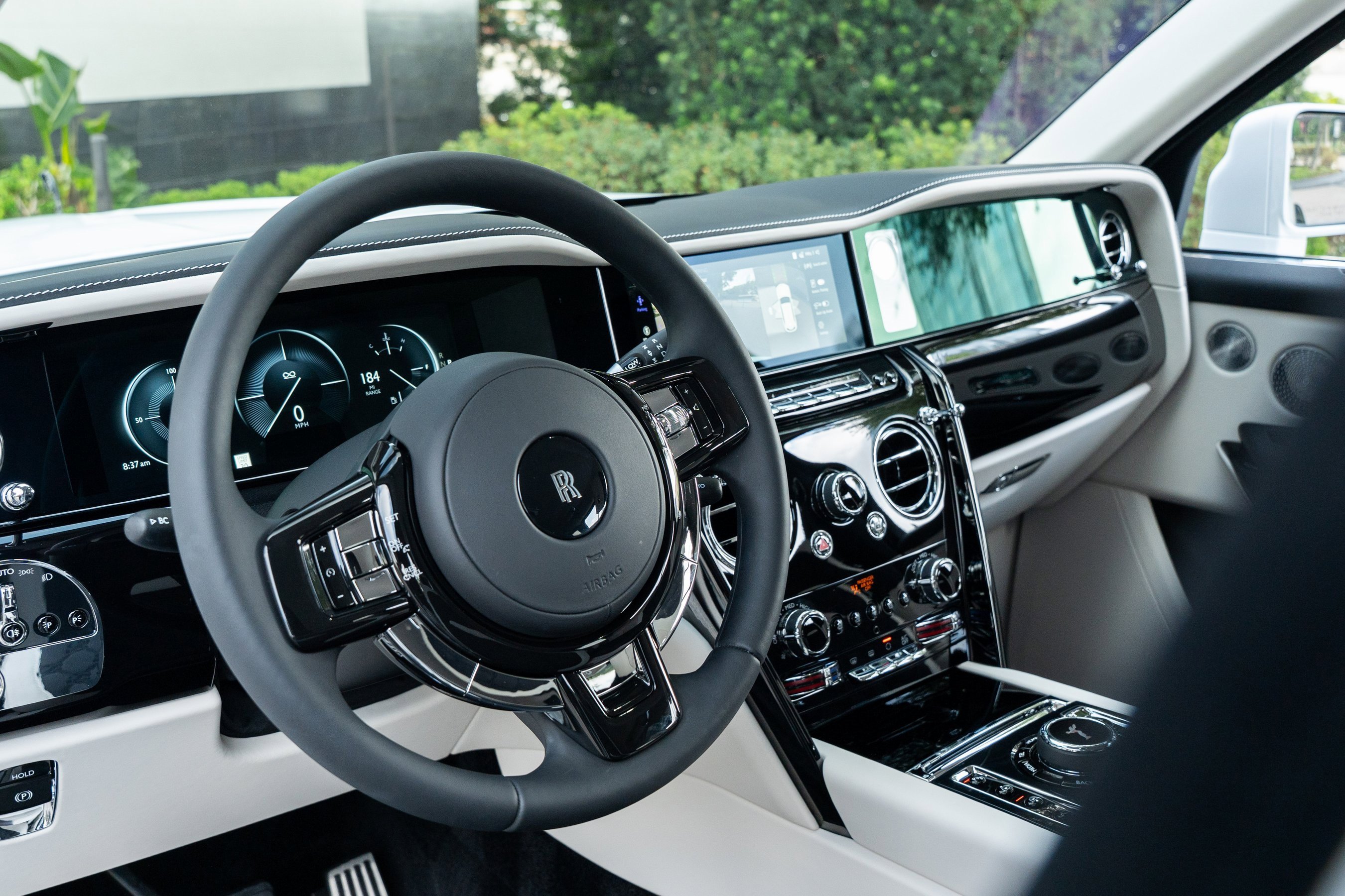 Used 2025 Rolls-Royce Cullinan Black Badge image 27