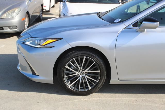 Certified 2025 Lexus ES 300h w/ Premium Package FWD image 4
